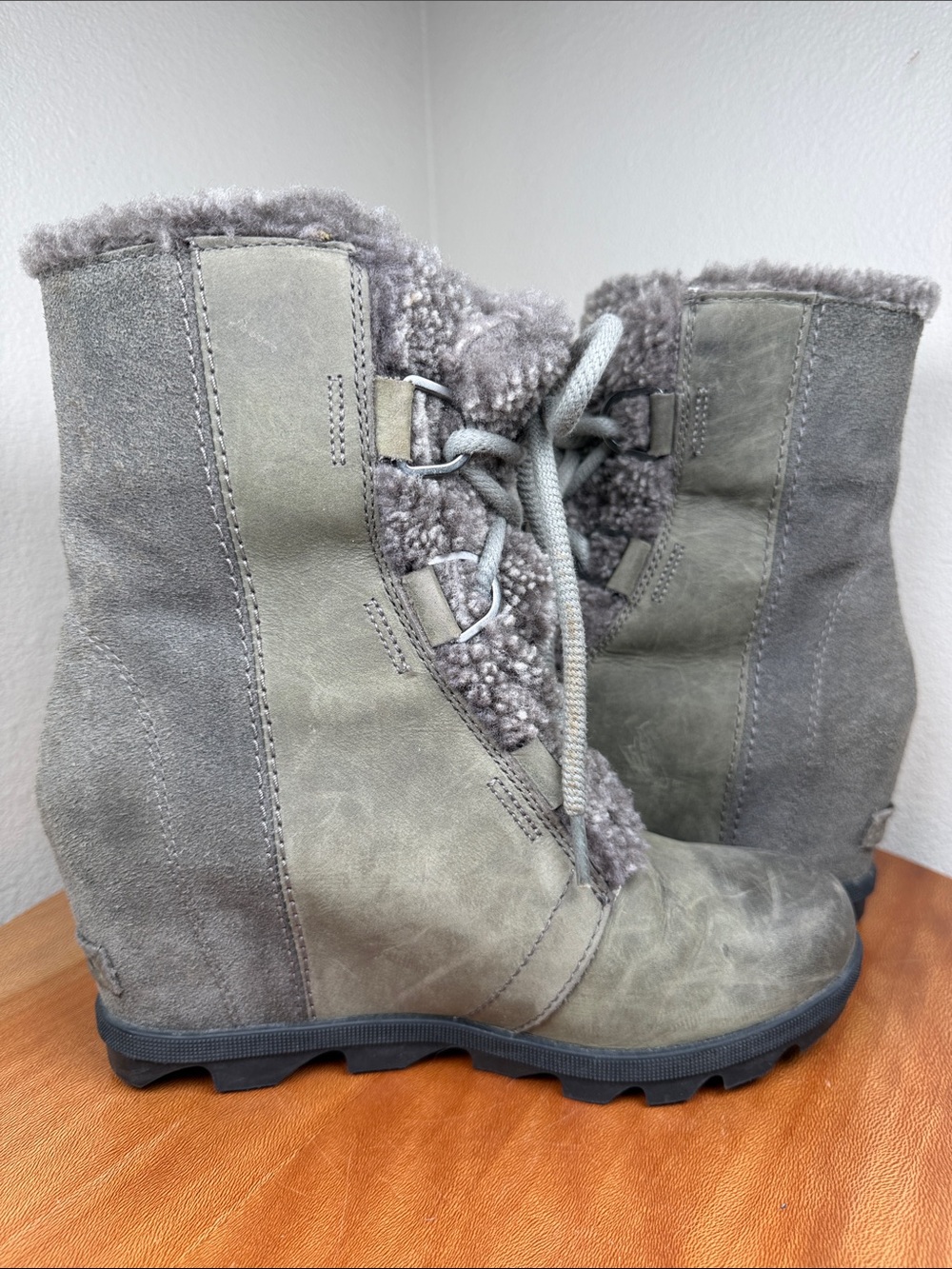 Sorel Joan Of Arctic Wedge II Women Gray NL3021-052 Shearling Snow Boot Size 8.5